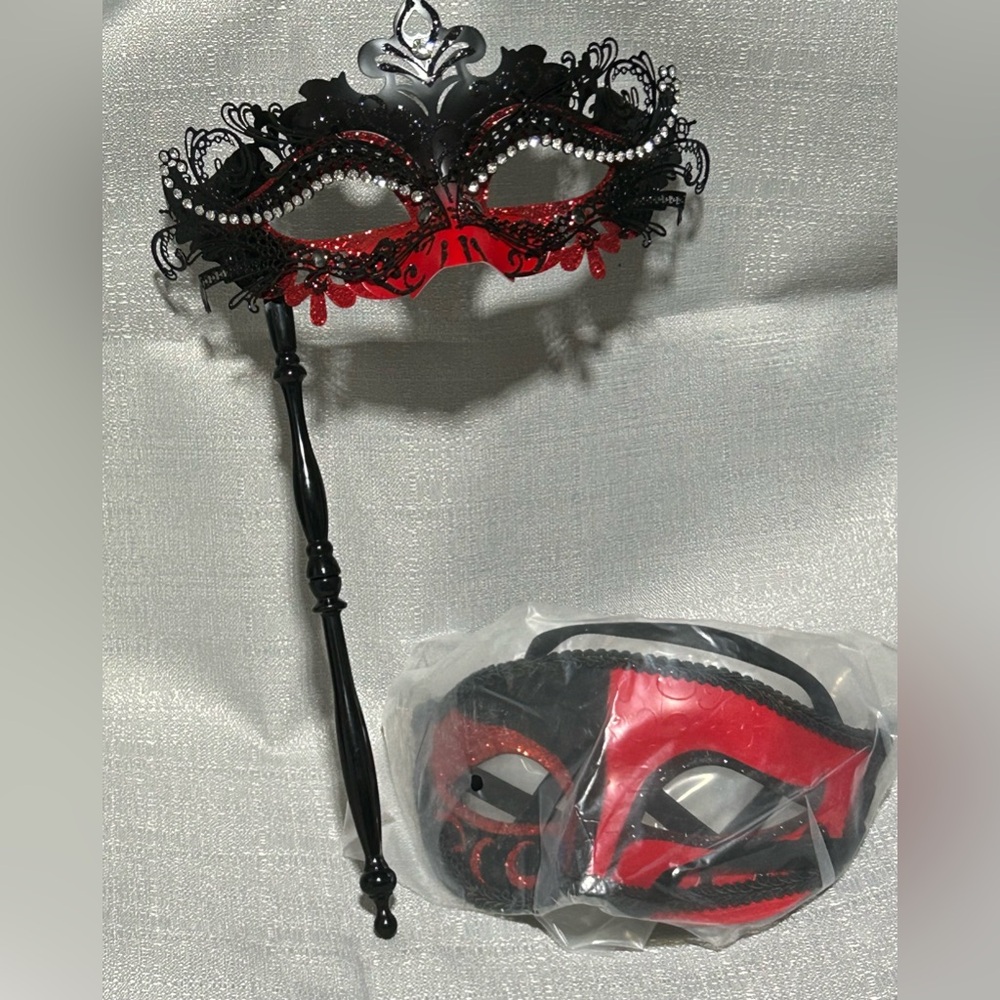 Couple Masquerade Masks Set - Red & Black - Picture 9 of 11